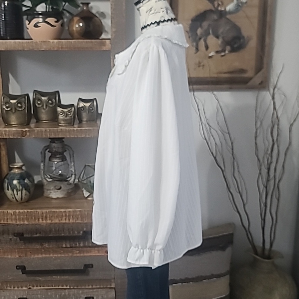 BloomChic White Lace-Collar Button Down Blouse - Picture 4 of 9